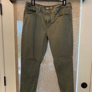 Levi. Olive Green Pants. Shaping skinny.